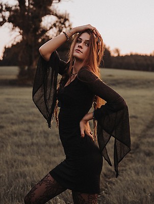 Robe noir manche transparente hotsell